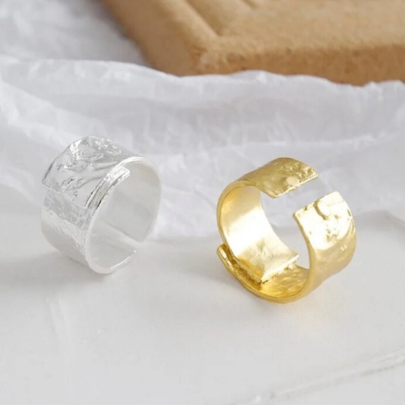 925 Silver Hand Pounded Band Ring - Picture 3 of 10